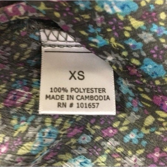 Sound + Matter Blouse XS Multicolor Floral V Neck Pleated 3/4 Sleeve Lightweight - Picture 7 of 7